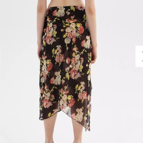 Urban Outfitters | Marisol Black Floral Hanky Hem Midi Skirt Size Medium - Picture 5 of 14